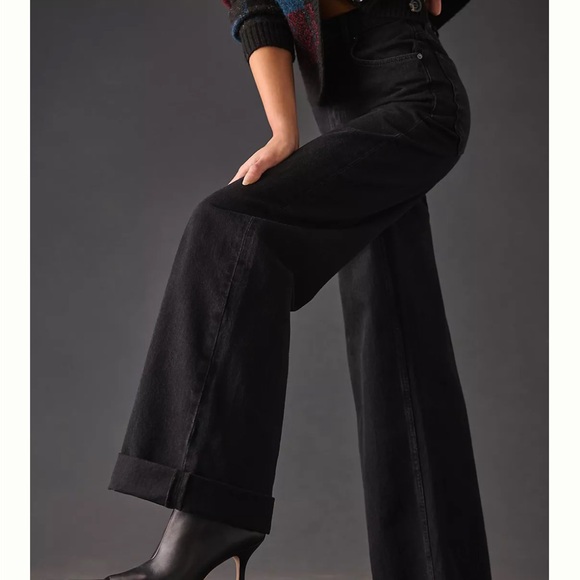 MOTHER SNACKS 26 High Rise Funnel Heel Cuff Jeans in Smacking Good washed black - Picture 3 of 13